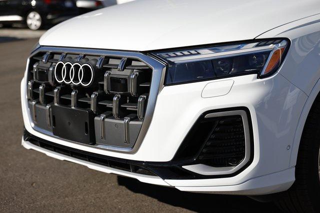 new 2025 Audi Q7 car, priced at $83,747