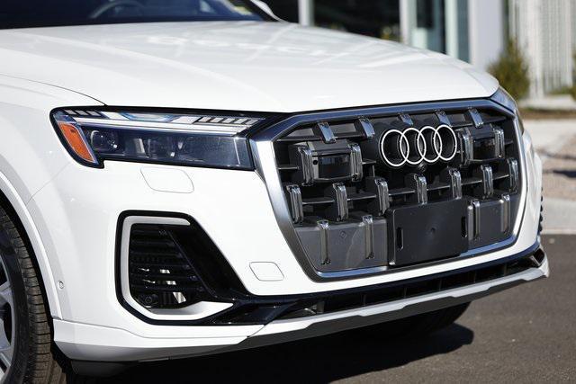 new 2025 Audi Q7 car, priced at $83,747