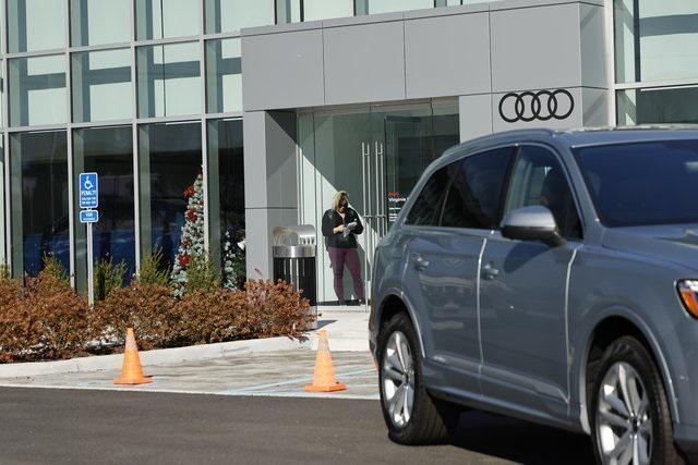 new 2025 Audi Q7 car, priced at $61,387