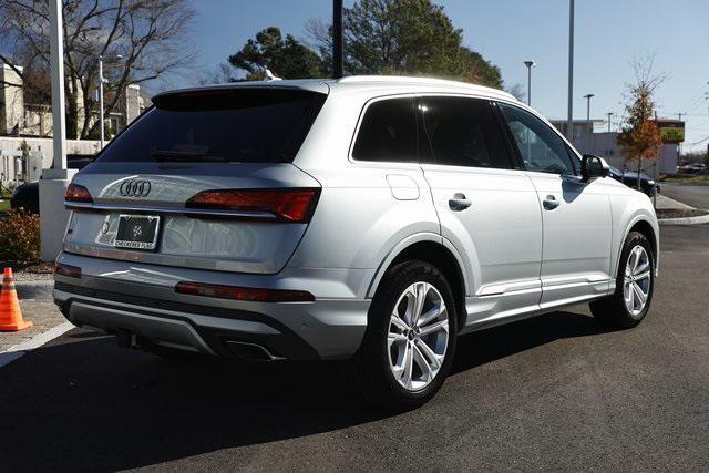 new 2025 Audi Q7 car, priced at $61,387