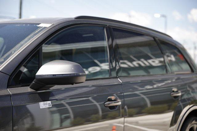 new 2025 Audi Q7 car, priced at $81,657
