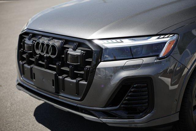 new 2025 Audi Q7 car, priced at $81,657