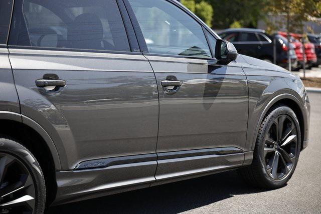 new 2025 Audi Q7 car, priced at $81,657