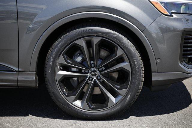 new 2025 Audi Q7 car, priced at $81,657