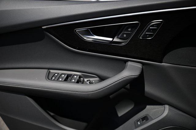 new 2025 Audi Q7 car, priced at $81,657