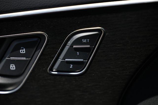 new 2025 Audi Q7 car, priced at $81,657
