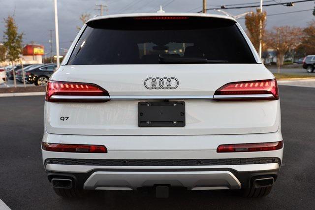 new 2025 Audi Q7 car, priced at $62,277