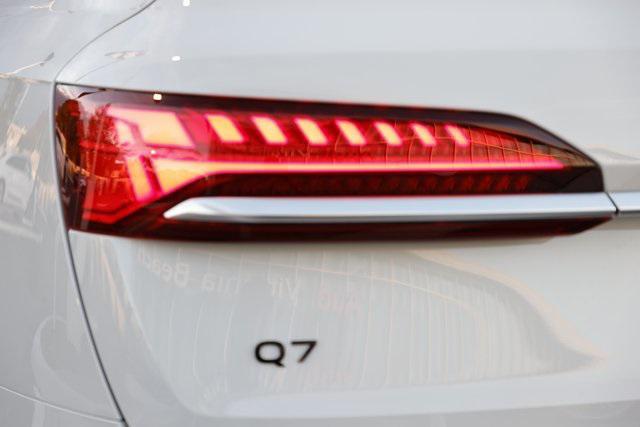 new 2025 Audi Q7 car, priced at $62,277