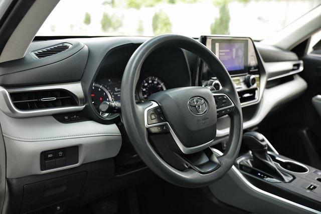 used 2023 Toyota Highlander car, priced at $33,690