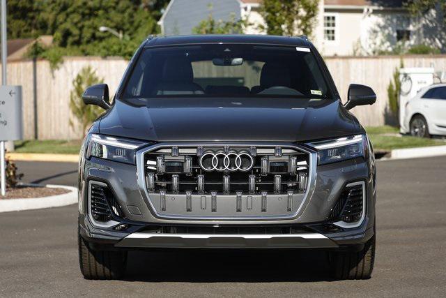 new 2025 Audi Q7 car, priced at $72,707