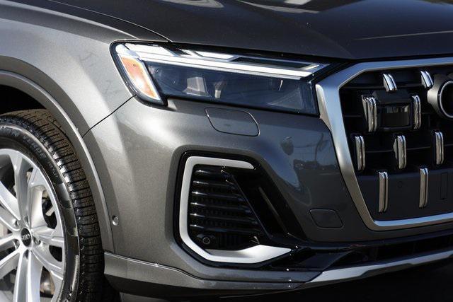 new 2025 Audi Q7 car, priced at $72,707