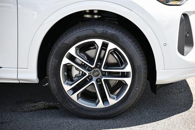 new 2025 Audi Q5 car, priced at $54,275
