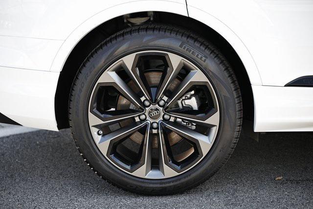 new 2025 Audi Q7 car, priced at $75,530