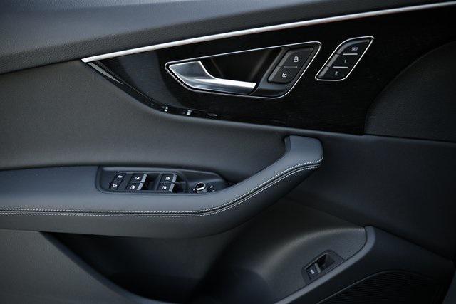 new 2025 Audi Q7 car, priced at $75,530