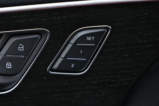 new 2025 Audi Q7 car, priced at $75,530