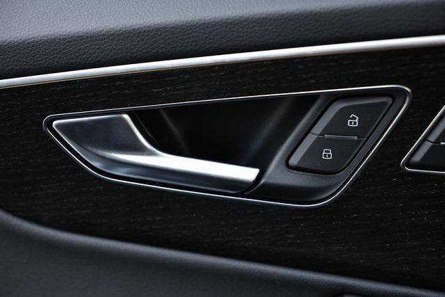 new 2025 Audi Q7 car, priced at $75,530
