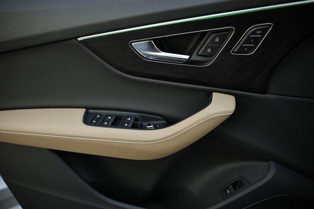 new 2025 Audi Q7 car, priced at $81,700