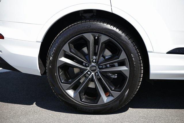 new 2025 Audi Q7 car, priced at $81,830