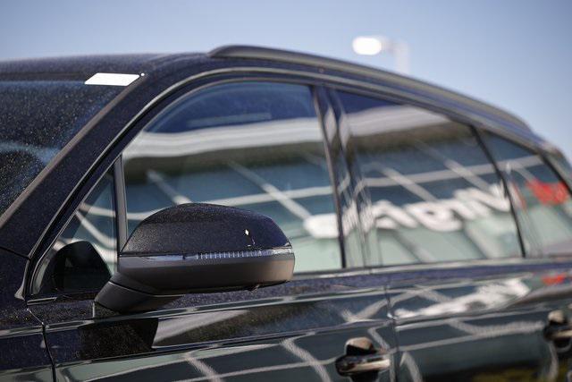 new 2025 Audi Q7 car, priced at $81,657