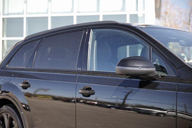 new 2025 Audi Q7 car, priced at $81,657