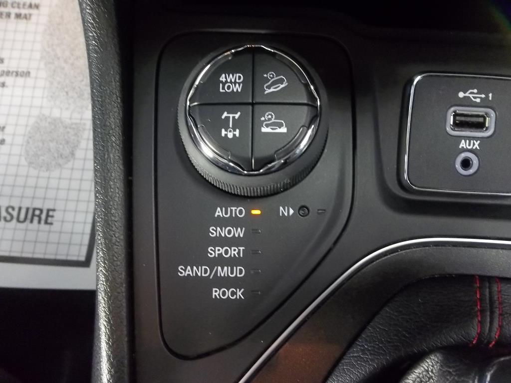 used 2021 Jeep Cherokee car, priced at $25,990