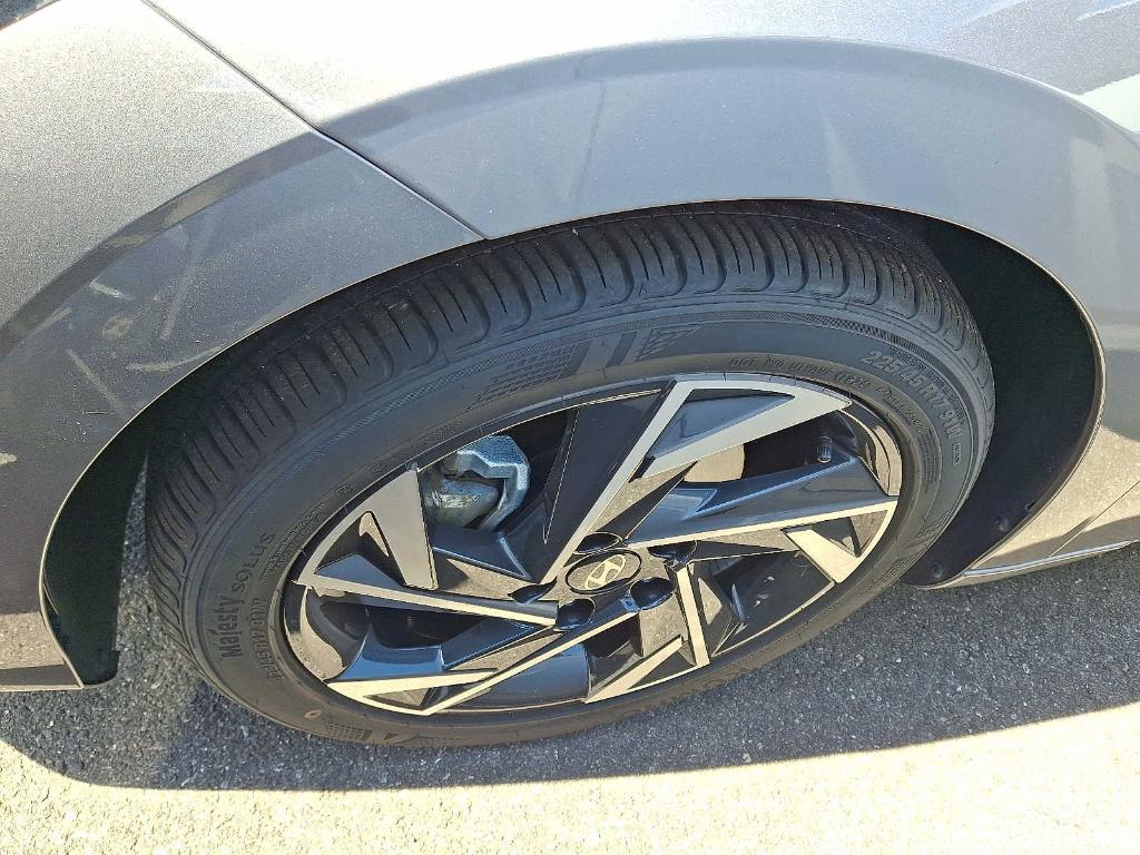 new 2024 Hyundai Elantra car, priced at $27,020