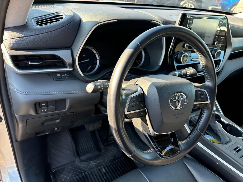 used 2021 Toyota Highlander car, priced at $32,494