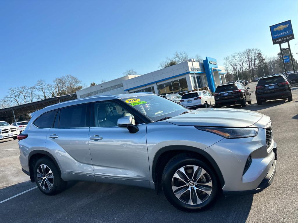 used 2021 Toyota Highlander car, priced at $32,494