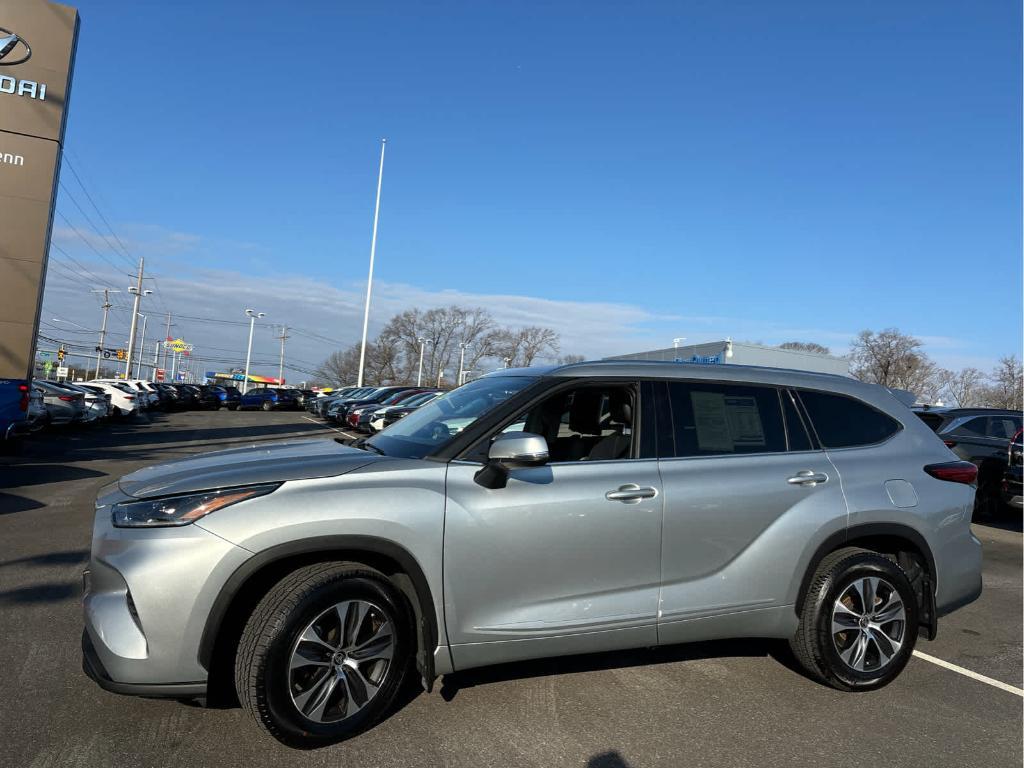 used 2021 Toyota Highlander car, priced at $32,494