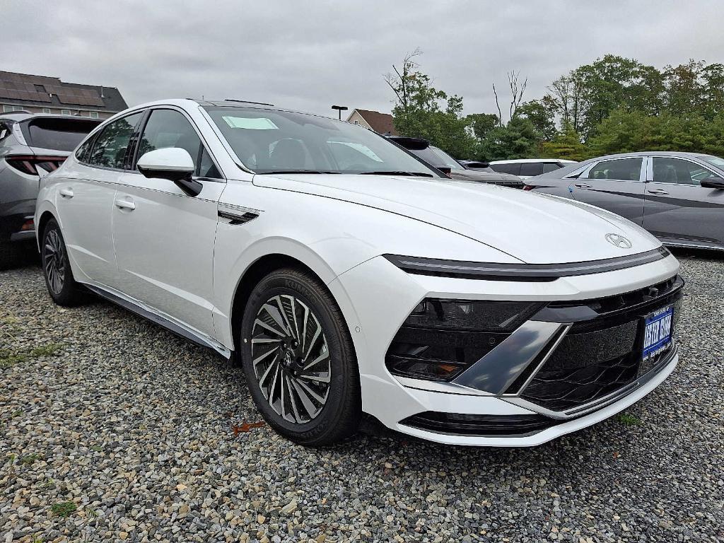new 2025 Hyundai Sonata Hybrid car, priced at $39,950
