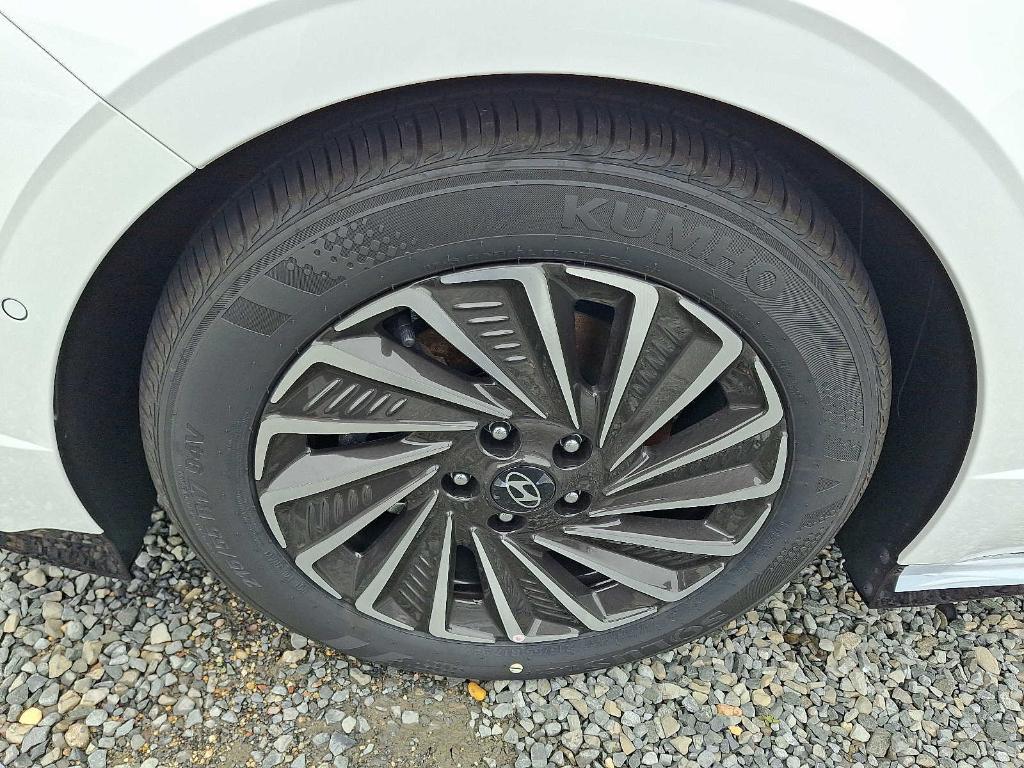 new 2025 Hyundai Sonata Hybrid car, priced at $39,950