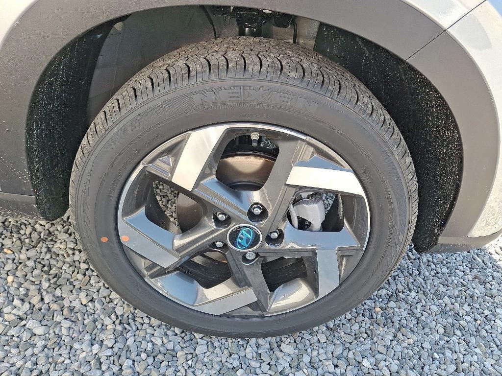 new 2025 Hyundai Venue car, priced at $23,550