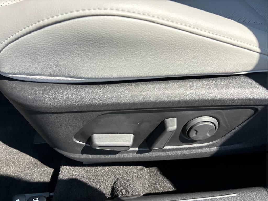 used 2025 Hyundai Elantra car, priced at $25,985