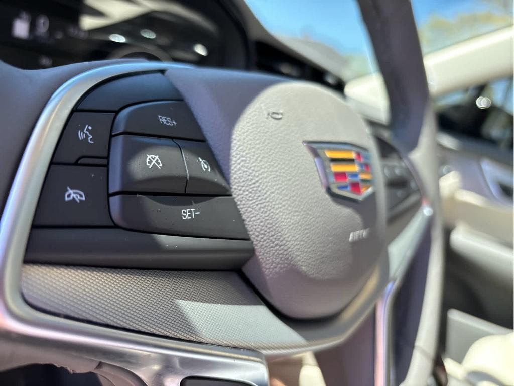 used 2024 Cadillac XT5 car, priced at $43,437