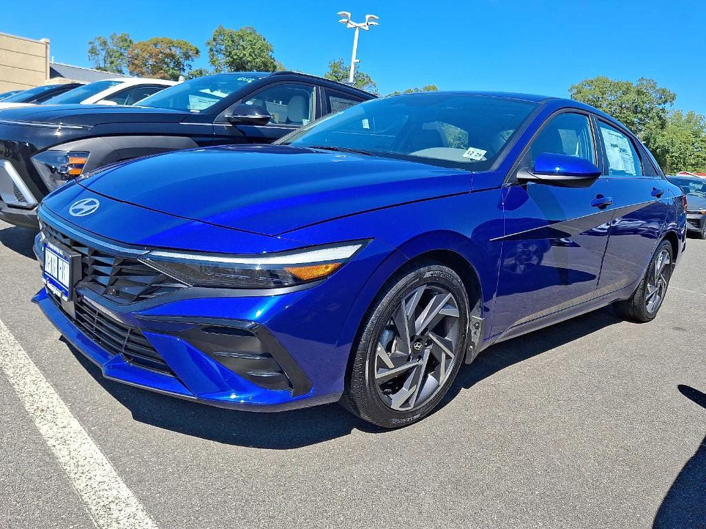 new 2025 Hyundai Elantra car, priced at $26,015