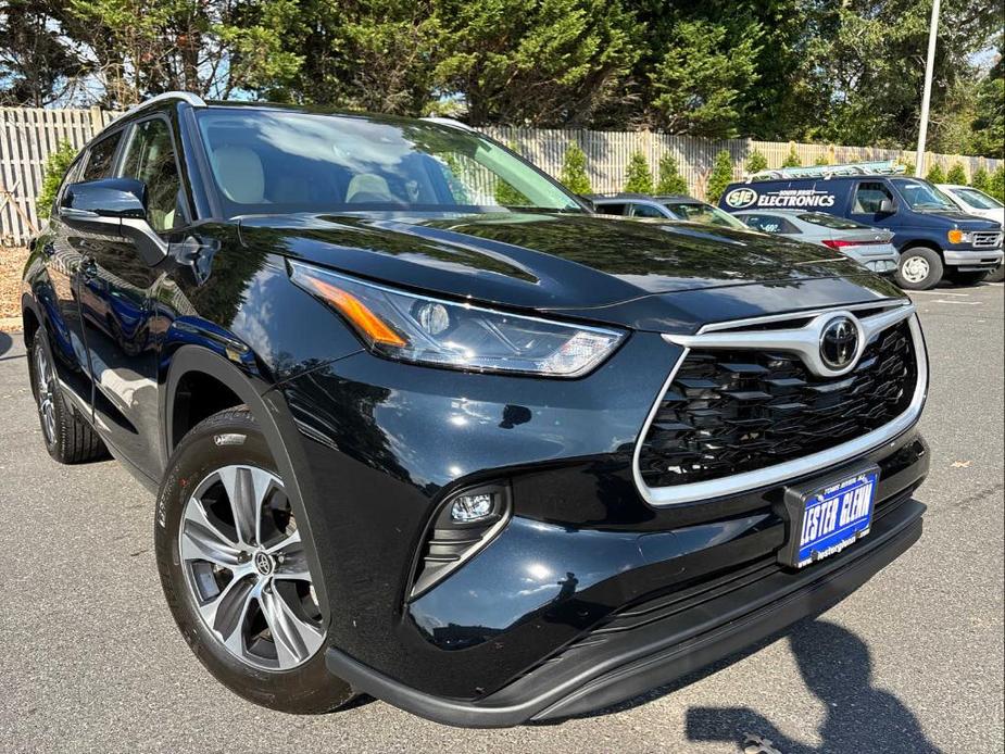 used 2024 Toyota Highlander car, priced at $41,996