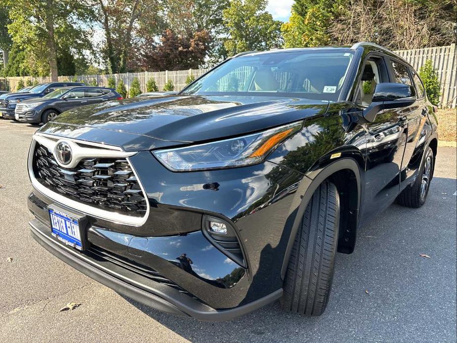 used 2024 Toyota Highlander car, priced at $41,996