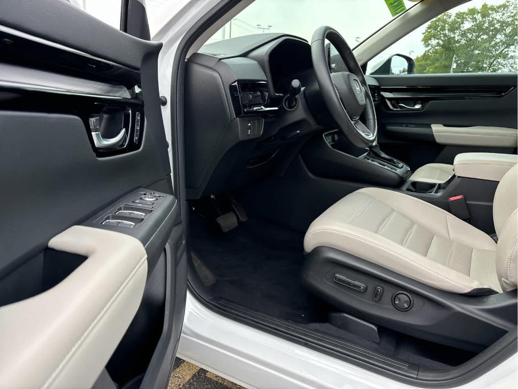 used 2023 Honda CR-V car, priced at $34,555