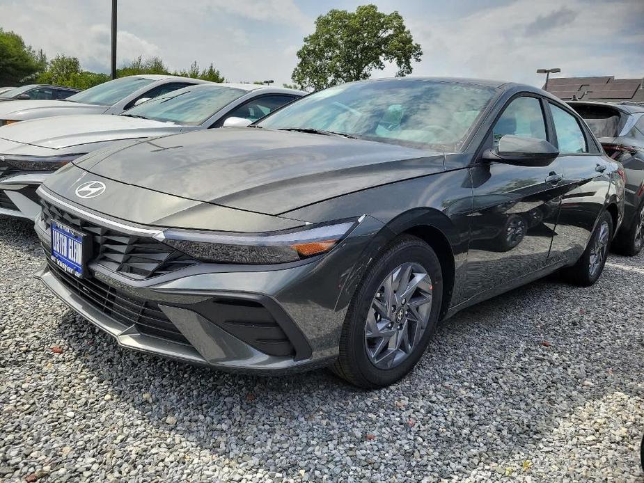 new 2024 Hyundai Elantra car, priced at $25,300