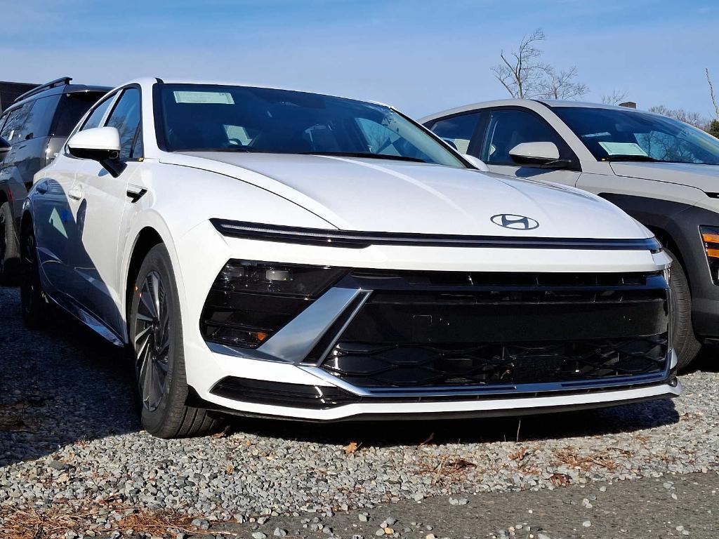 new 2025 Hyundai Sonata Hybrid car, priced at $32,180