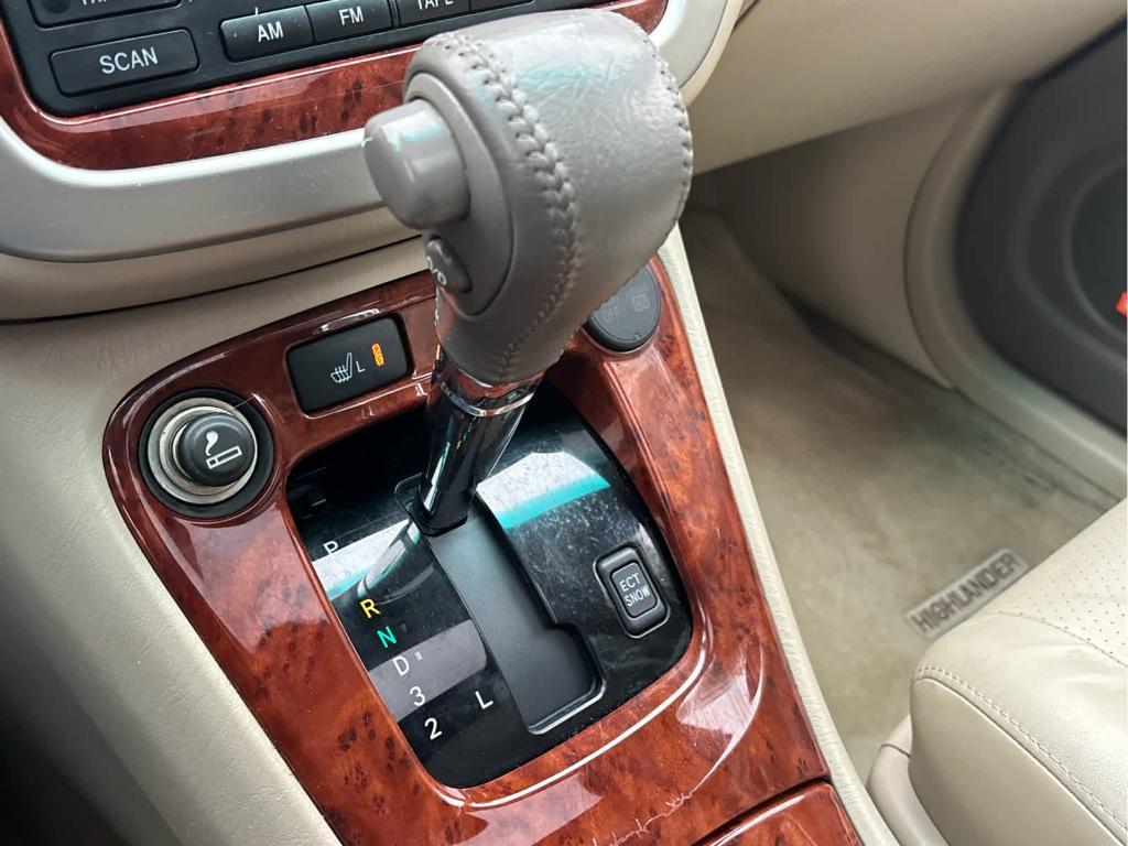 used 2007 Toyota Highlander car, priced at $10,237