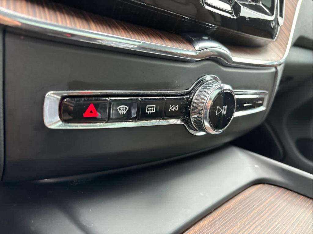 used 2022 Volvo XC60 car, priced at $37,937