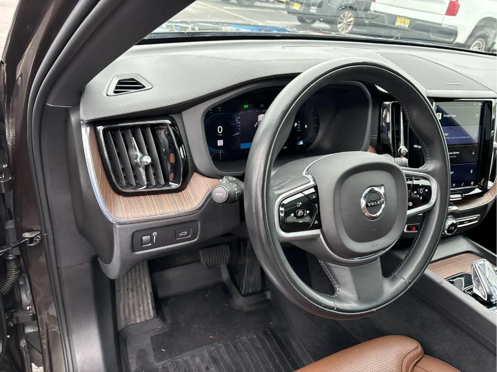 used 2022 Volvo XC60 car, priced at $39,577