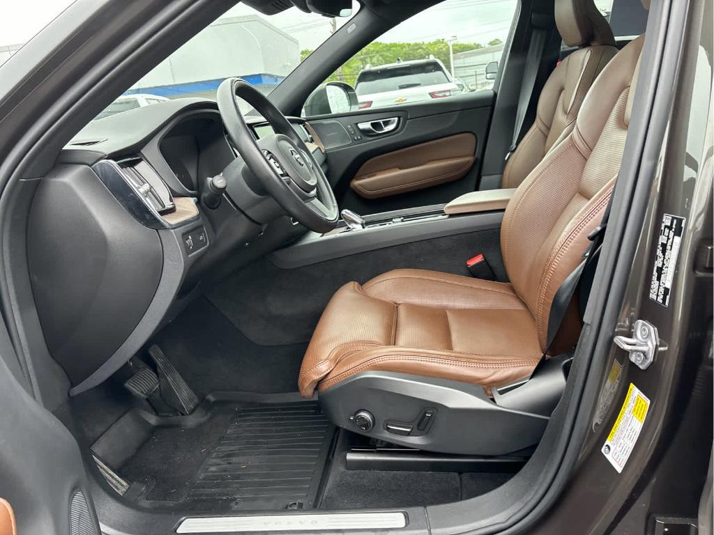 used 2022 Volvo XC60 car, priced at $39,577