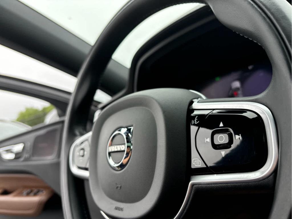 used 2022 Volvo XC60 car, priced at $39,577