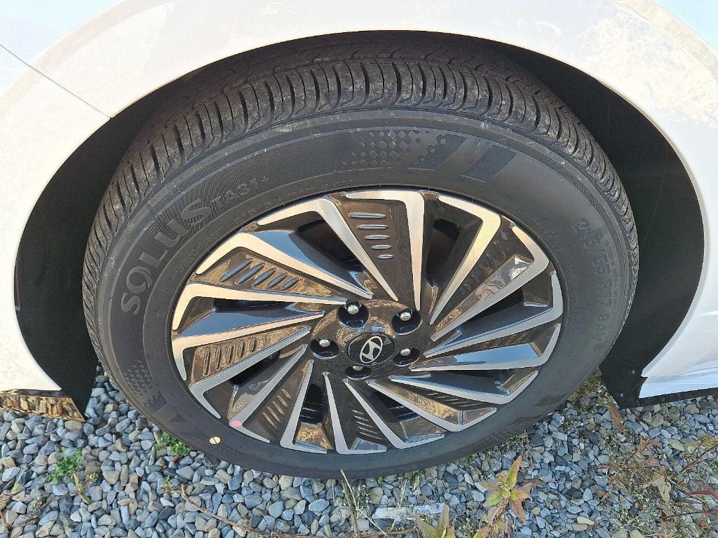 new 2026 Hyundai Sonata Hybrid car, priced at $40,405