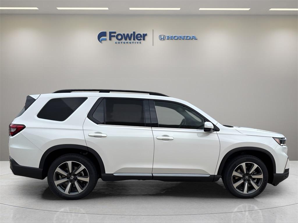 new 2025 Honda Pilot car, priced at $49,194