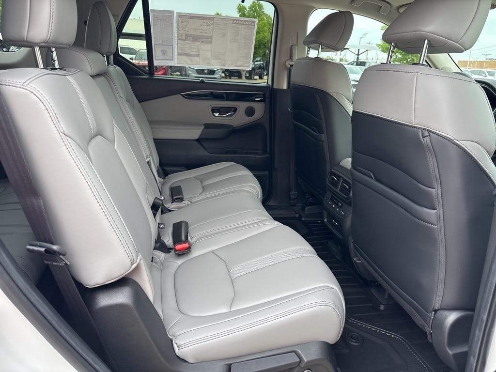 new 2025 Honda Pilot car, priced at $49,194