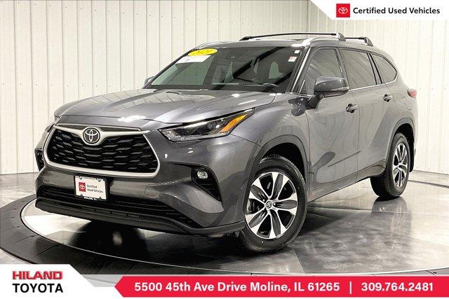 used 2021 Toyota Highlander car, priced at $40,975