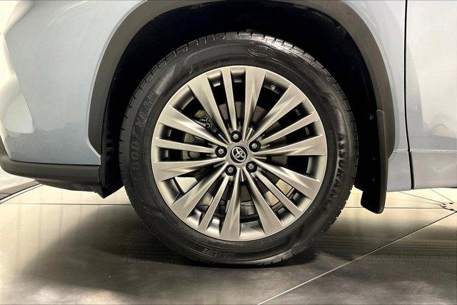 used 2021 Toyota Highlander car, priced at $39,975